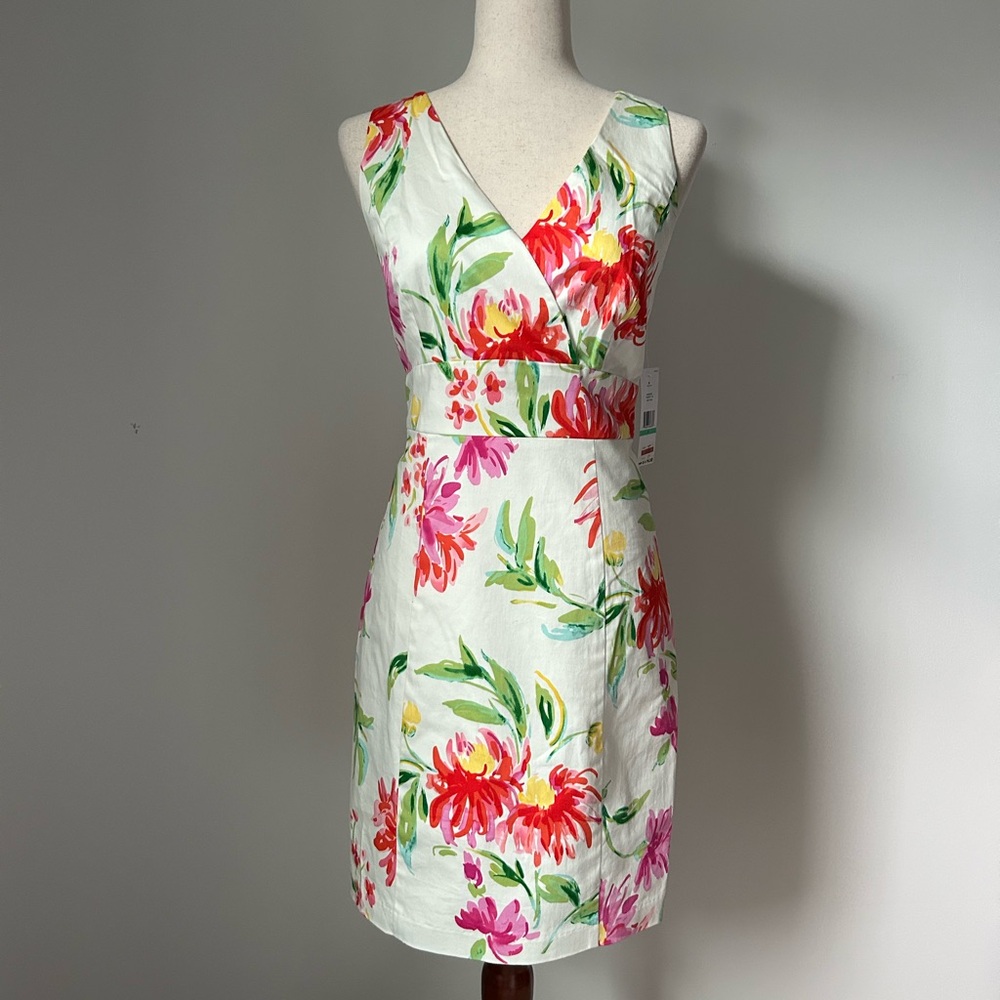 Green Sleeveless Midi Sheath Dress with V-neck for Wedding Guest